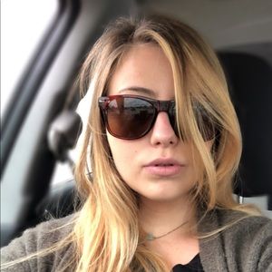 Meet your Posher, Sierra